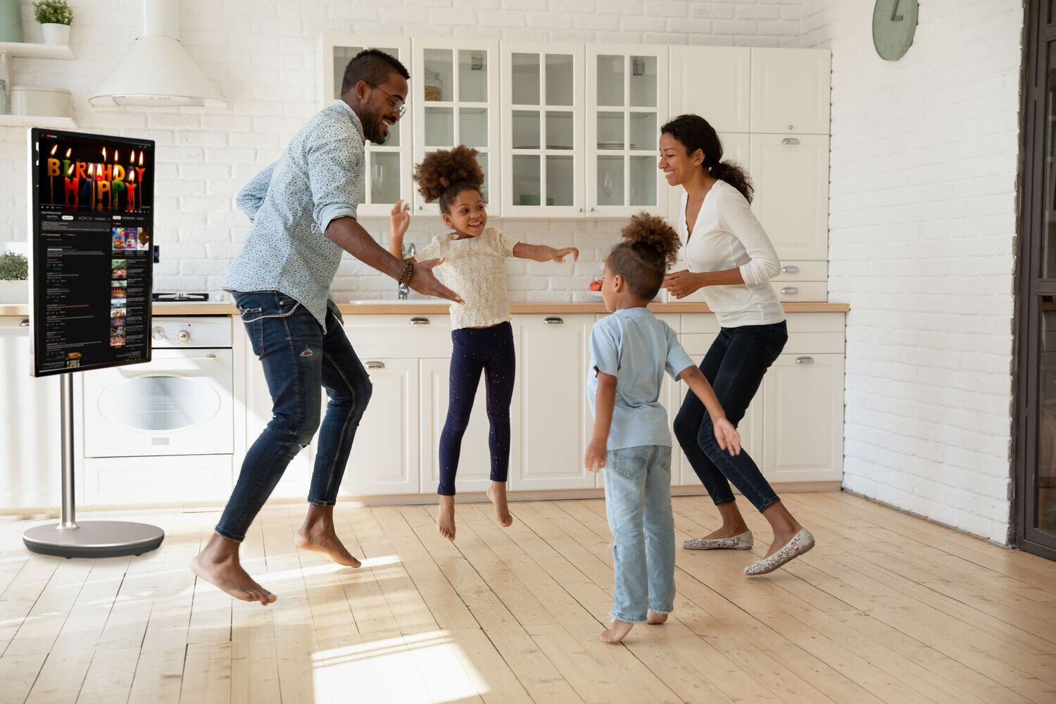 5 Creative Ways to Use Wandr for Entertainment at Home