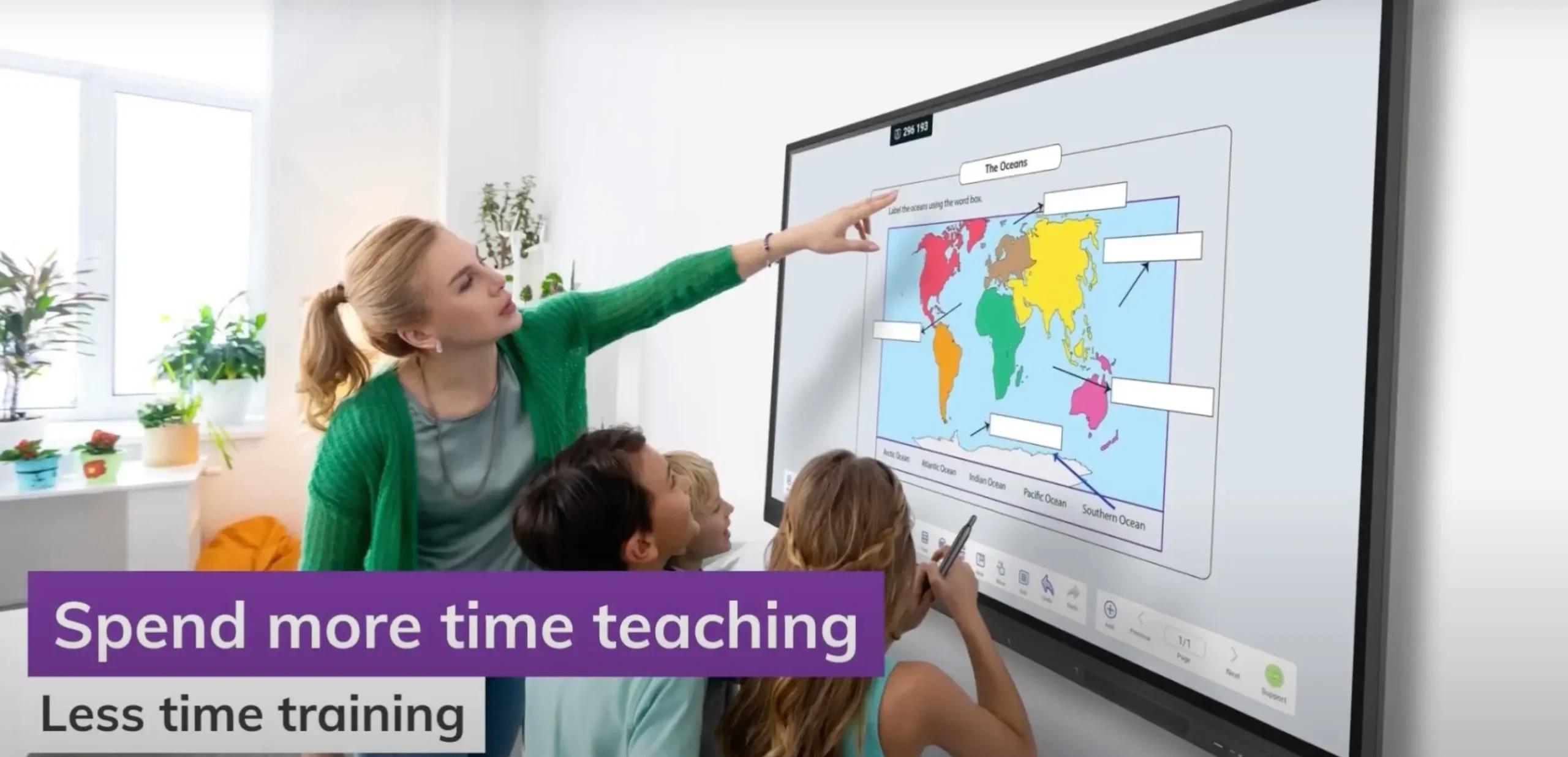 How Touchscreens Enhance Collaboration in the Classroom